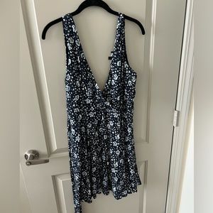 NWOT Lulu’s blue floral dress